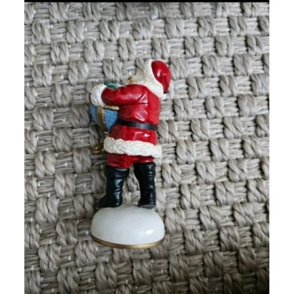 Vintage Santa Thru The‎ Ages Decor Figurines